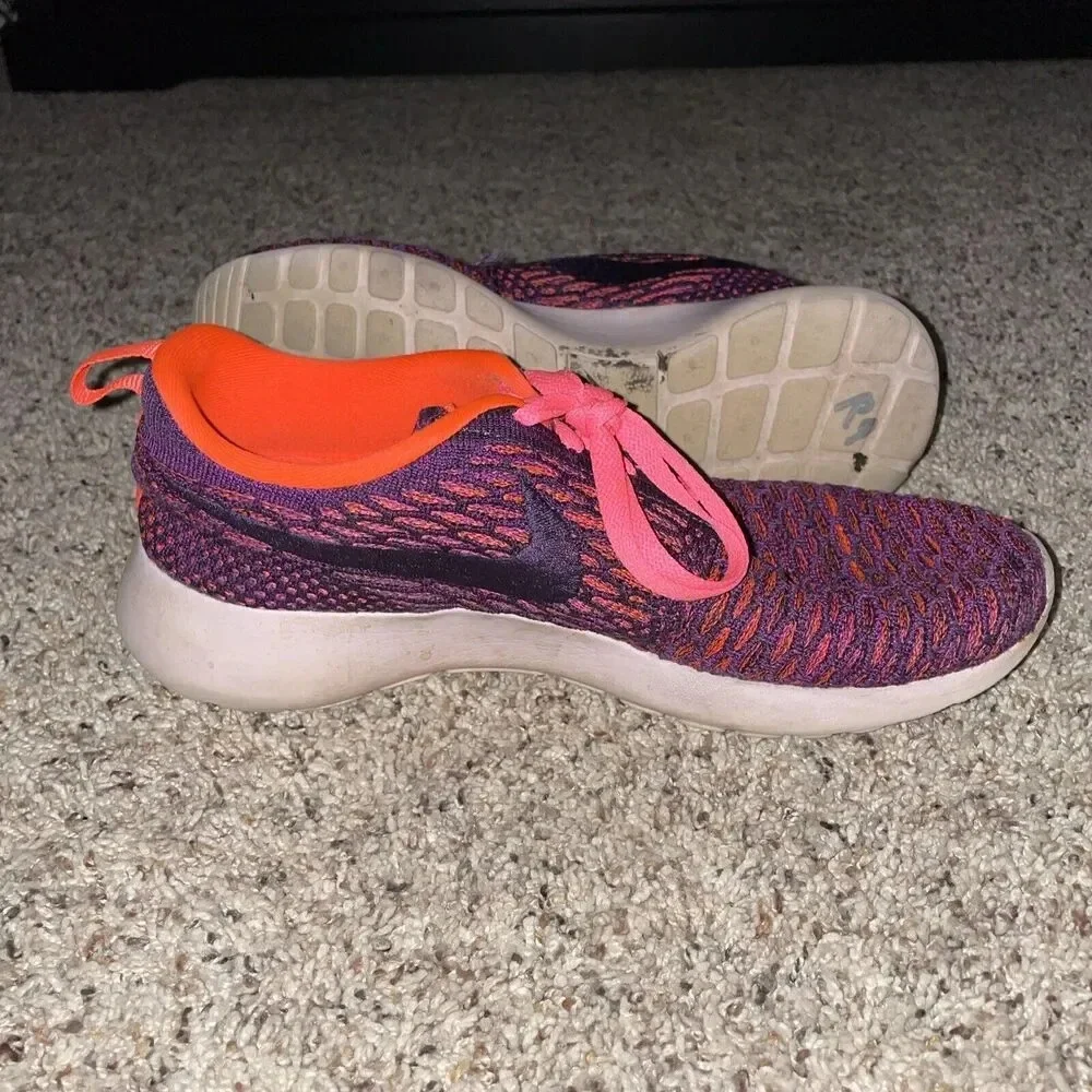 Nike Roshe One‎ Flyknit Shoes Womens 8.5 Purple Orange 704927-803 Running